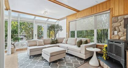 2BR Basement Suite| 3 Beds + Sofa bed