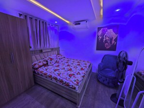 2 chambres, fer et planche à repasser, Wi-Fi, draps fournis