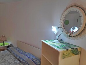 1 室のベッドルーム、アイロン / アイロン台、WiFi (無料)、ベッドシーツ