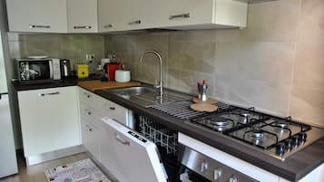 Frigorifero, microonde, forno, lavastoviglie