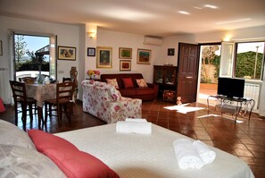 Télévision, cheminée