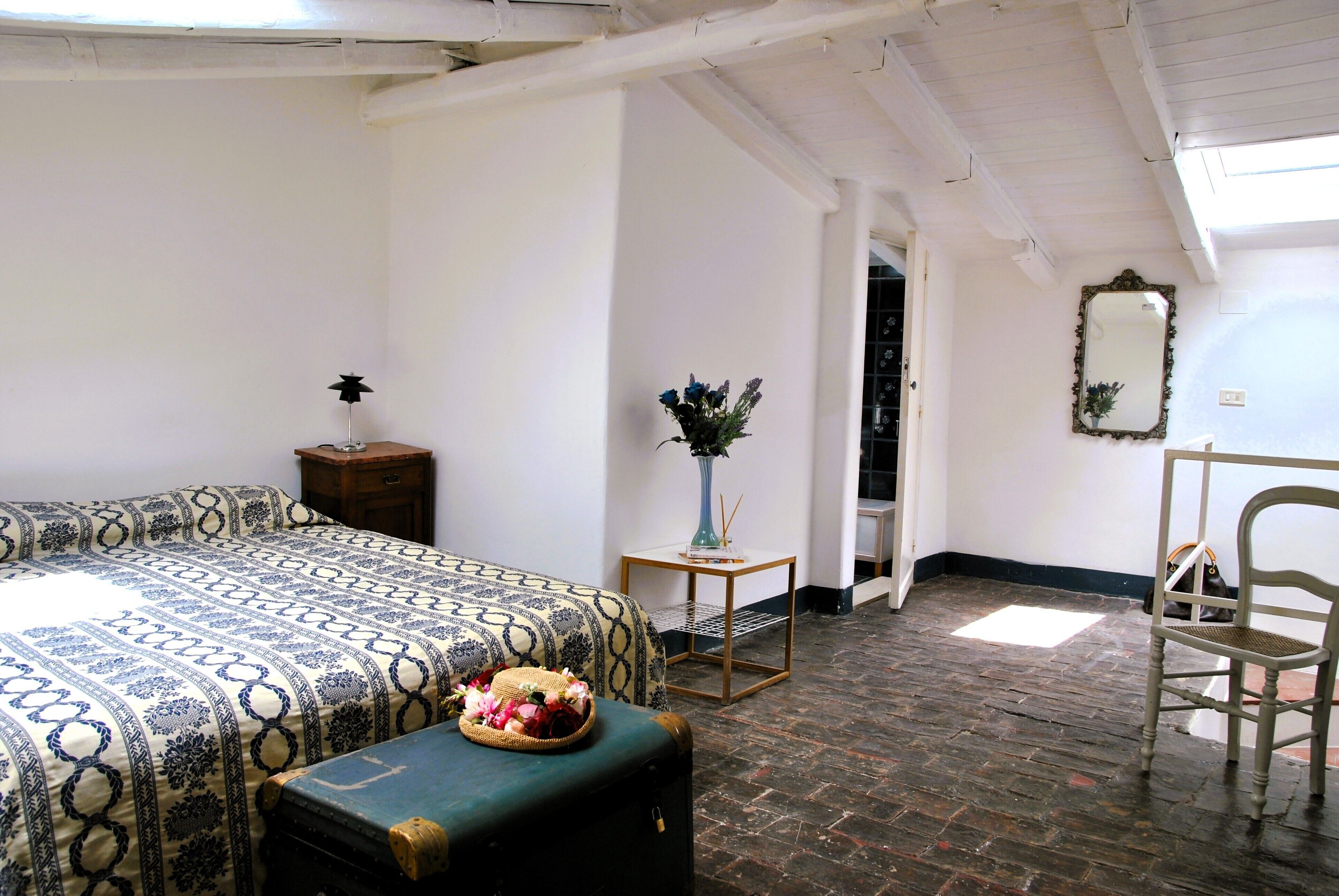 1 habitación, tabla de planchar con plancha, wifi gratis y ropa de cama 