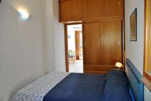 Bügeleisen/Bügelbrett, kostenloses WLAN, Bettwäsche