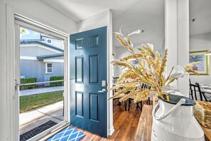 Outdoor dining - Bayside Endless Summer | Walk to Siesta Key Beach, Community Pool, & Tennis Court (Siesta Key)