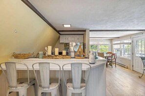 Microwave, oven, stovetop - Whole beach cottage short walk from Nubble Light, 15 min stroll to local beaches (York)