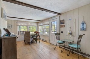 Dining - Whole beach cottage short walk from Nubble Light, 15 min stroll to local beaches (York)