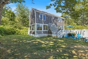Exterior - Whole beach cottage short walk from Nubble Light, 15 min stroll to local beaches (York)