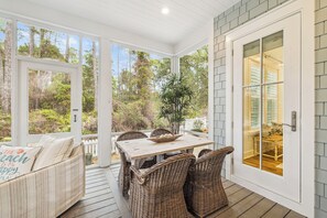 Dining - Watersound~ Golf Cart | Bikes | Gated Community | Private Beach Access (Santa Rosa Beach)