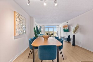Dining - Blue Horizon' 3BD 2BA Full Ocean Views Panoramic Heaven Venice Beach (Marina del Rey)