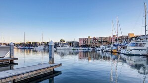 A marina with boats docked, a dock, and buildings in the background. - Blue Horizon' 3BD 2BA Full Ocean Views Panoramic Heaven Venice Beach (Marina del Rey)