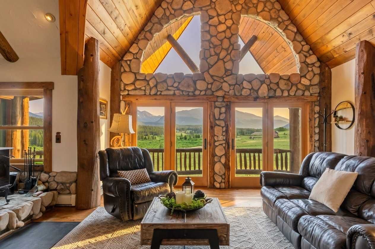 Televisión y chimenea 