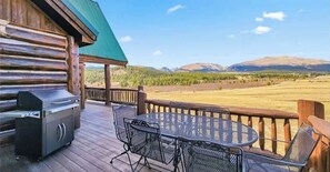 Outdoor dining - Mountain Gem in Alma | Views + Game Room (Fairplay)