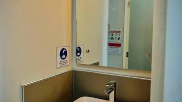 Deluxe Double Room, 1 Queen Bed, Air conditioning, Sea View | Bathroom