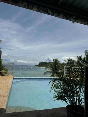 Outdoor pool - Playa Blanca Beach Resort & Dive Centre (Puerto Galera)