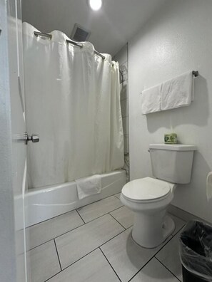 Free toiletries, hair dryer, towels, soap - Fountain Inn Motel - Alhambra, Los Angeles (Alhambra)