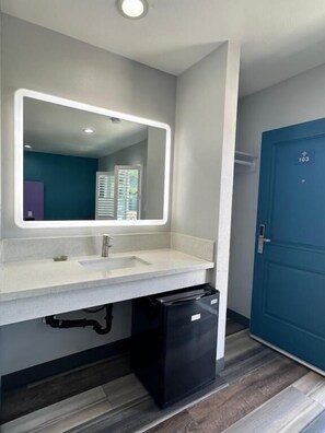 Free toiletries, hair dryer, towels, soap - Fountain Inn Motel - Alhambra, Los Angeles (Alhambra)