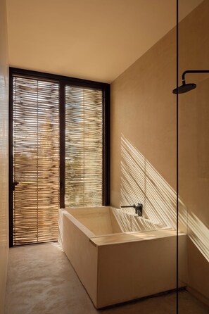 Shower, hair dryer, towels, soap - Kaánche House (Todos Santos)