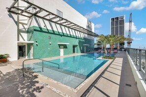 Pool - CRO-804 Luxury 1 Bedroom in Downtown Miami (Miami)