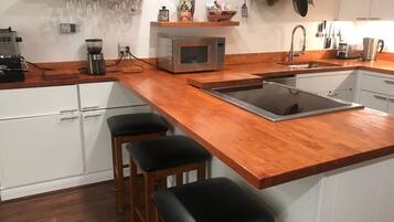 Microwave, dishwasher