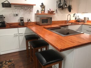 Microwave, dishwasher