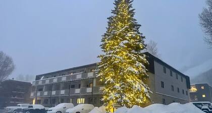 Perfectly located Extra large 1-bedroom condo in central Aspen