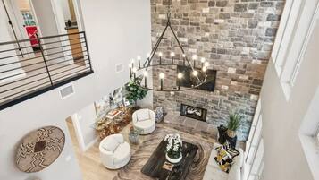 Télévision, cheminée