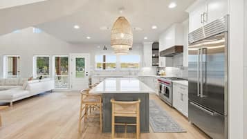 Mikroaaltouuni, uuni, liesi, astianpesukone