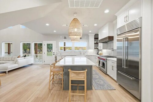 Sunshine Beach at PK - Private Beach + Dock - 6BR Lakefront Retreat