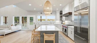 Sunshine Beach at PK - Private Beach + Dock - 6BR Lakefront Retreat