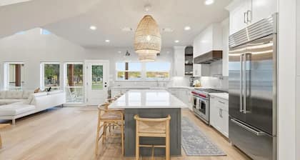 Sunshine Beach at PK - Private Beach + Dock - 6BR Lakefront Retreat