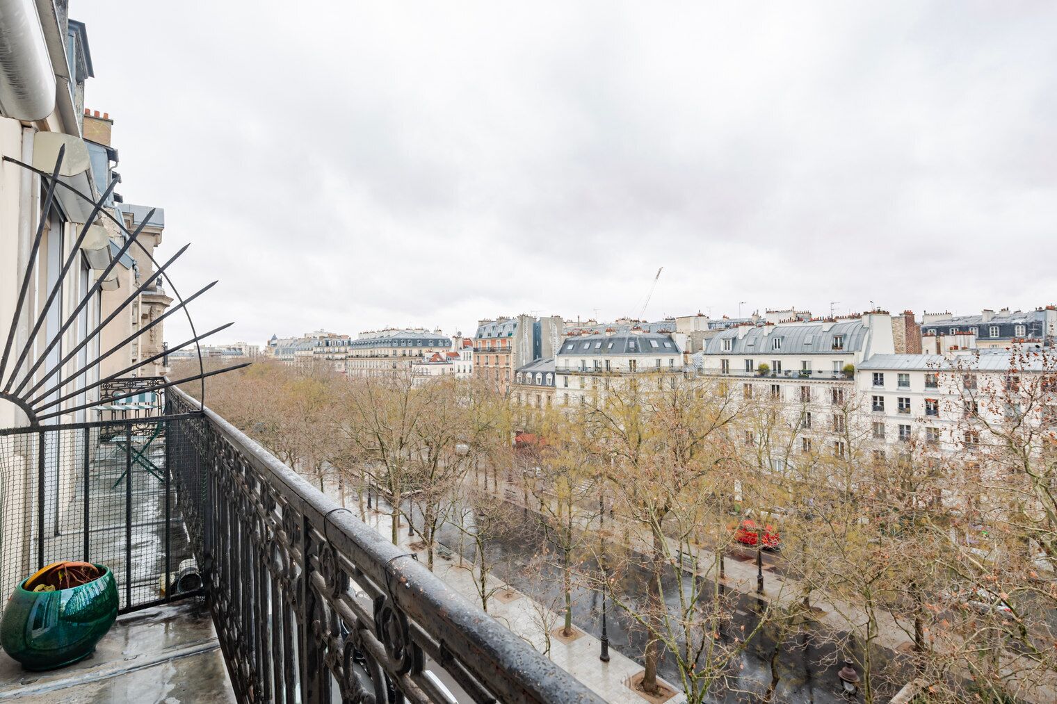 المنطقة المحيطة بالمنشأة