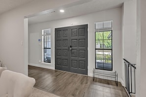 Interior - Spacious 5-bedroom house in awesome Norman with AC (Norman)