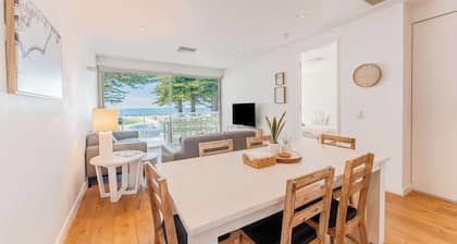Breeze 2, Beachfront Apartment In a Prime Location