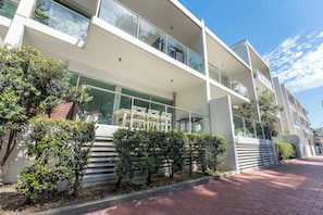 Terrace/patio - Breeze 2, Beachfront Apartment In a Prime Location (Victor Harbor)