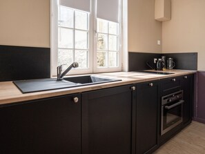 Fridge, microwave, oven, dishwasher - Gite Les Ruets by Interhome (Cancale)