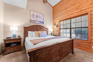 2 bedrooms, iron/ironing board, free WiFi, bed sheets - Ozark Hideaway Cabin • 2BR/2BA • Sleeps 6 • Jetted Tub • Covered Deck • Resort Pool (Branson)