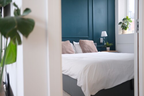 Brand New, Beautifully Designed Apartment in the Heart of Fulham