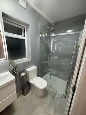 Unclassified image, 5 of 11, button - Brand New, Beautifully Designed Apartment in the Heart of Fulham (London)