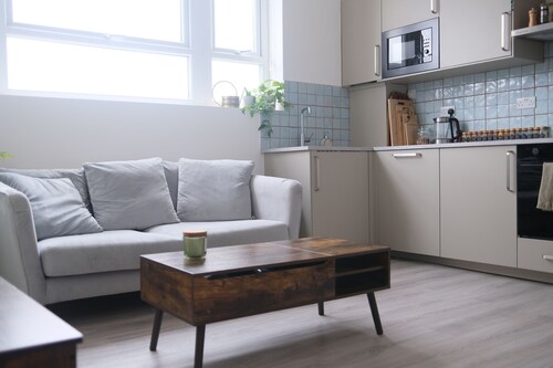 Brand New, Beautifully Designed Apartment in the Heart of Fulham