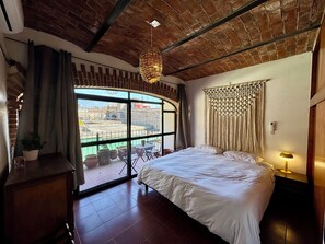 Iron/ironing board, bed sheets - Ajijic Rooftop Retreat + 5 Bedrooms (Ajijic)