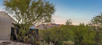 Modern Foothills Retreat: Newly Remodeled 2BR/2BA, 1400 Sq Ft Oasis