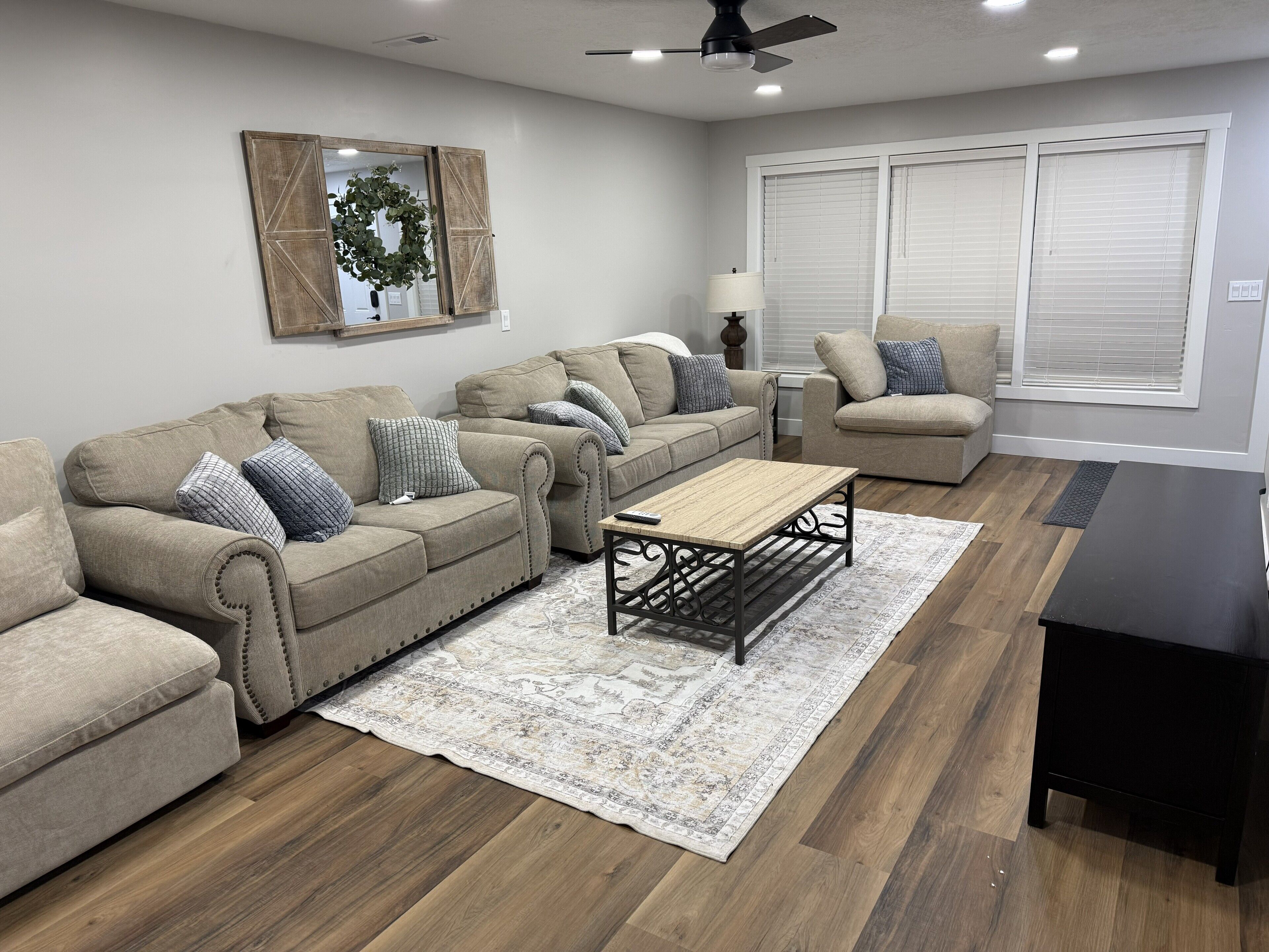 Smart-TV, bordtennis og bøker