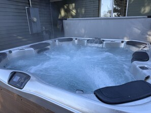 Tina de hidromasaje al aire libre