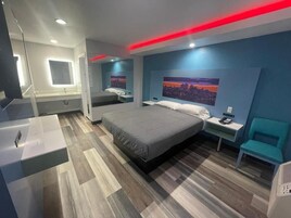 Quarto, 1 cama Queen | Wi-Fi de cortesia, roupa de cama