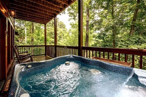 Outdoor spa tub - CozyCabin/HotTub/GameRm/2Decks/NearDollywood (Pigeon Forge)
