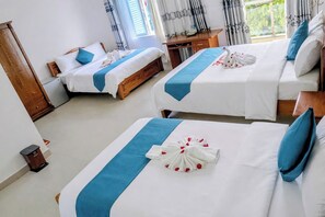 ミニバー、WiFi (無料)