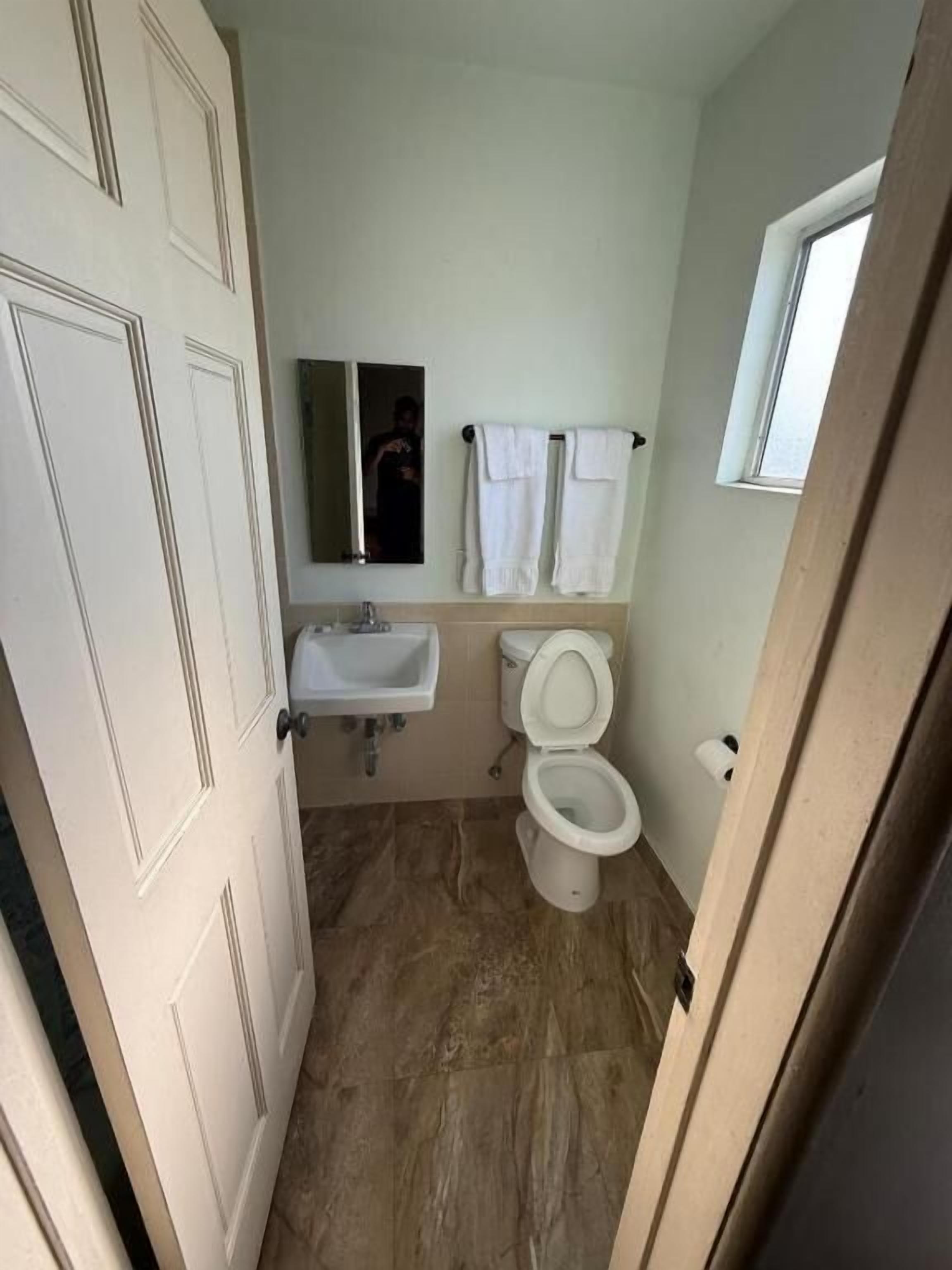 Bathtub, towels, soap, shampoo