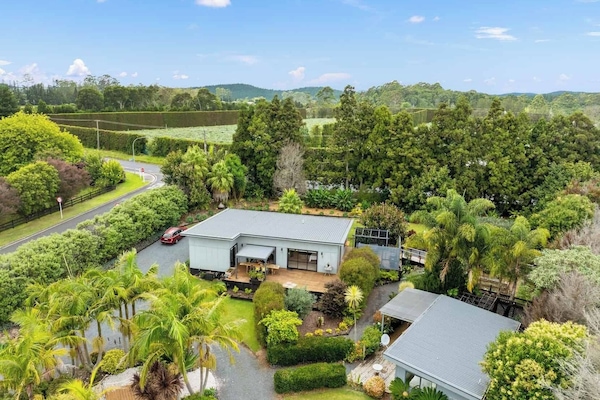 Birds Eye view of entire property including the main dwelling & bungalow.