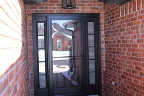 Interior - Whitney Retreat by NWA Triple C Stays (Bentonville)