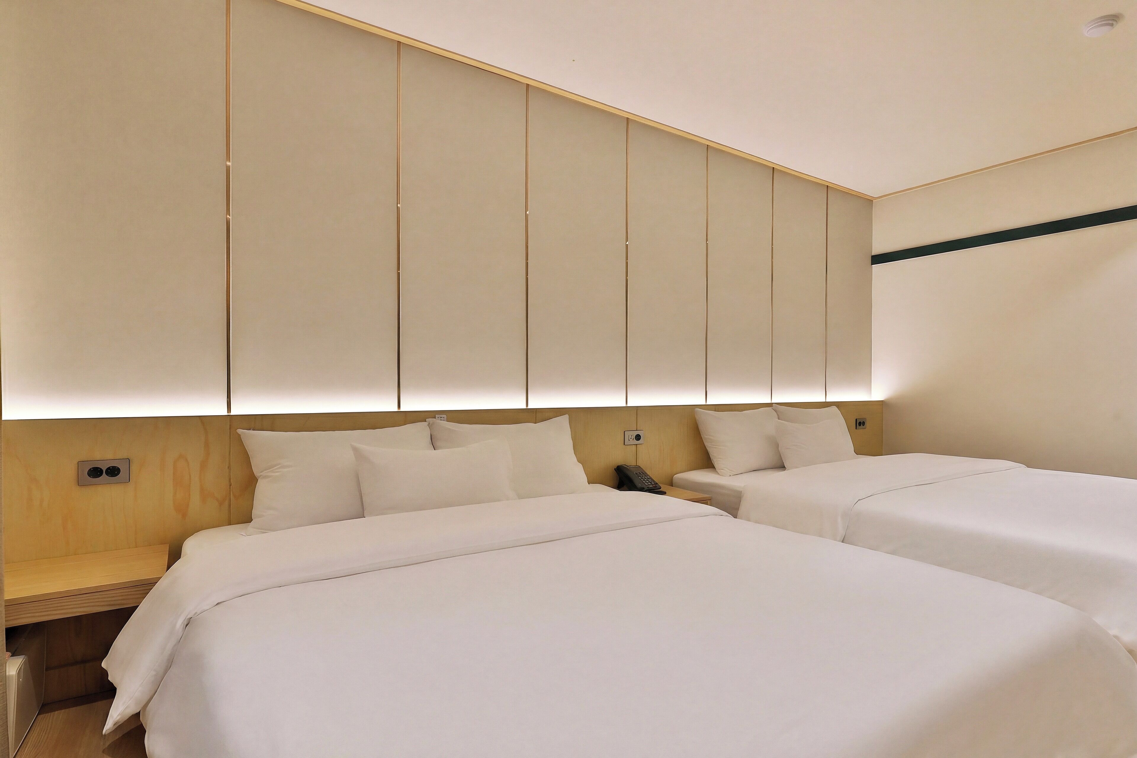 Luxury Twin Room | Free WiFi
